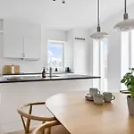 Penthouse In Center W Private Rooftop Terrace Lägenhet *