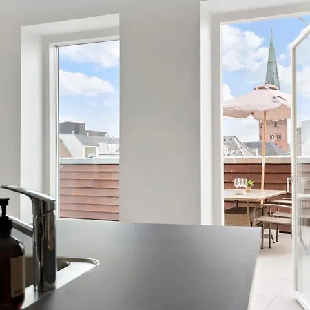 Penthouse In Center W Private Rooftop Terrace Århus
