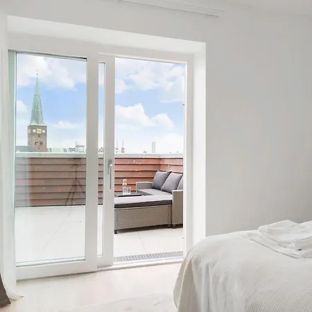 Penthouse In Center W Private Rooftop Terrace * Århus