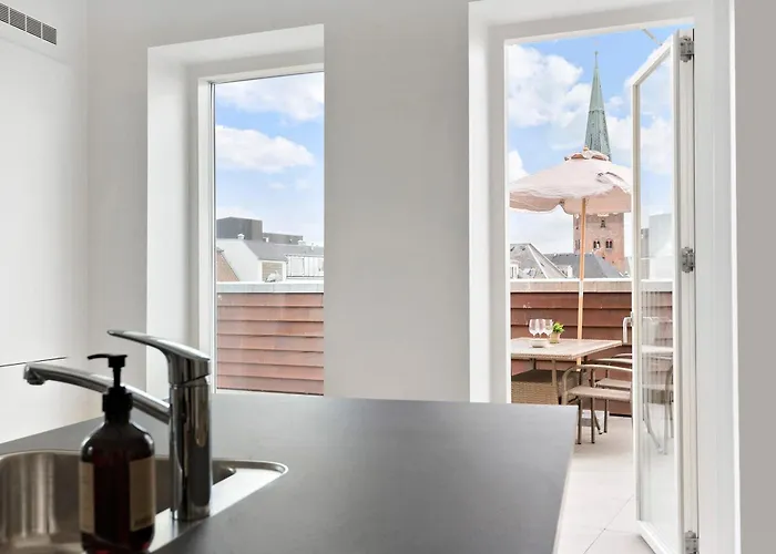 Grand Penthouse With Private Rooftop Terrace Århus