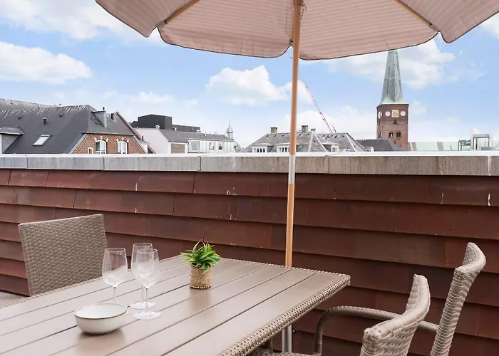 Διαμέρισμα Grand Penthouse With Private Rooftop Terrace Århus